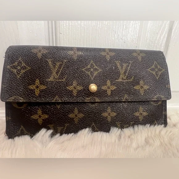 LOUIS VUITTON MONOGRAM PORTE TRESOR INTERNATIONAL WALLET - Picture 1 of 15